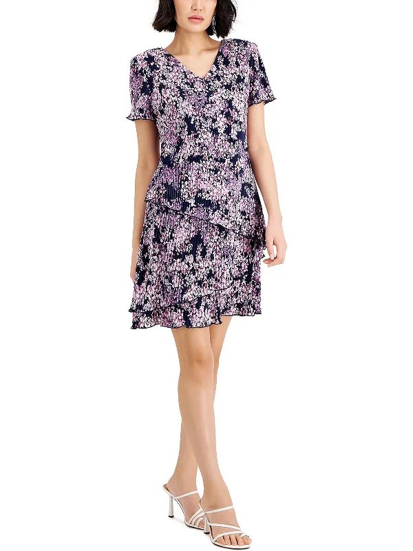 Women's Casual Wear Clothes Refined Look Petites Womens Crinkled Floral Sheath Dress