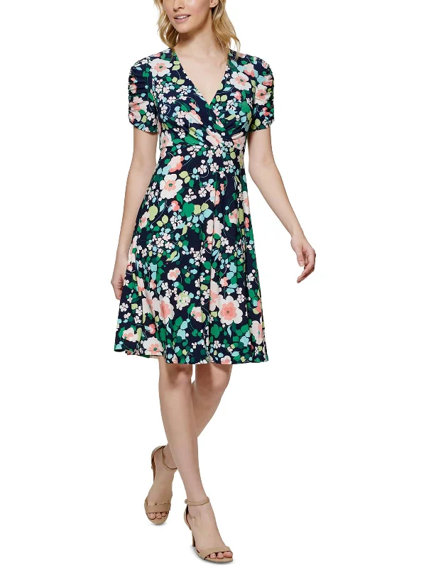 Casual Chic Women's Clothes Effortless Comfort Petites Womens Floral Print Mini Fit & Flare Dress