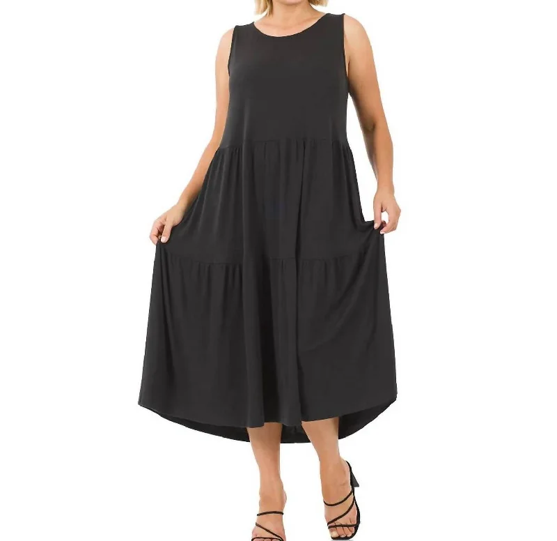 Women's Stylish Outdoor Outfit Dreamy Aesthetic Monica Tiered Midi Dress In Black